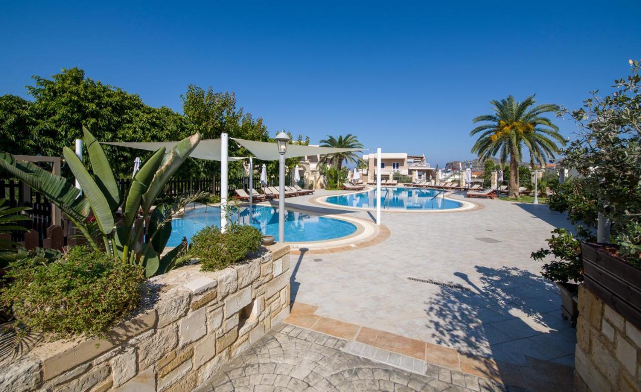 Isida Hotel Agia Marina Exterior photo