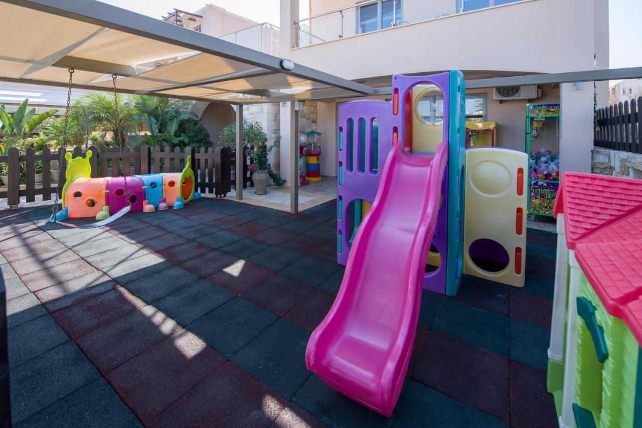 Isida Hotel Agia Marina Exterior photo