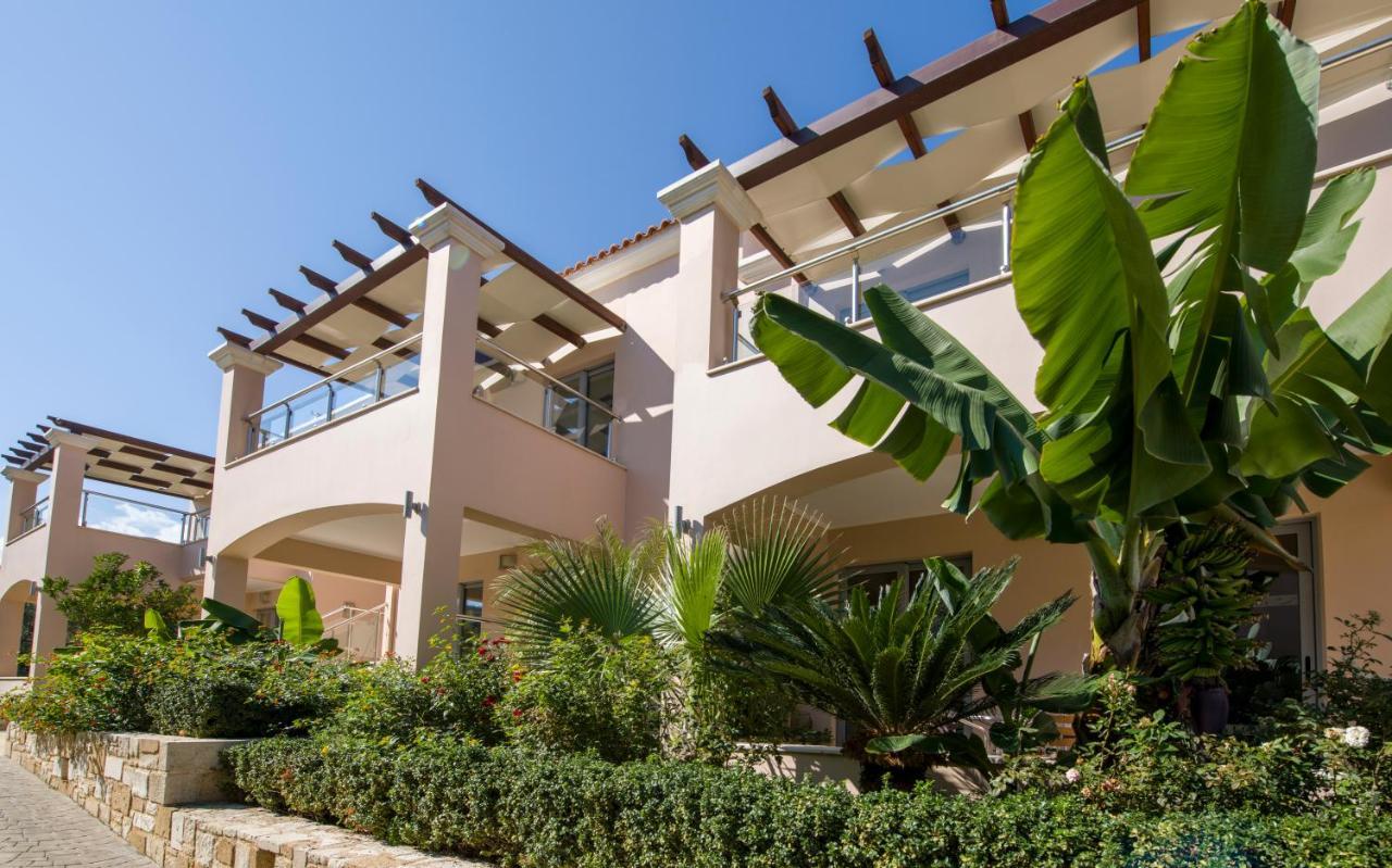 Isida Hotel Agia Marina Exterior photo