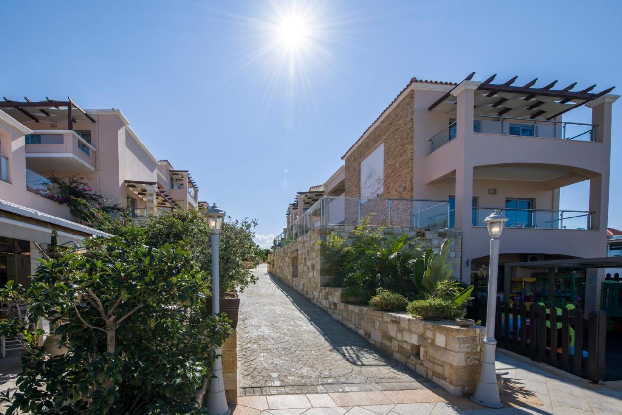 Isida Hotel Agia Marina Exterior photo