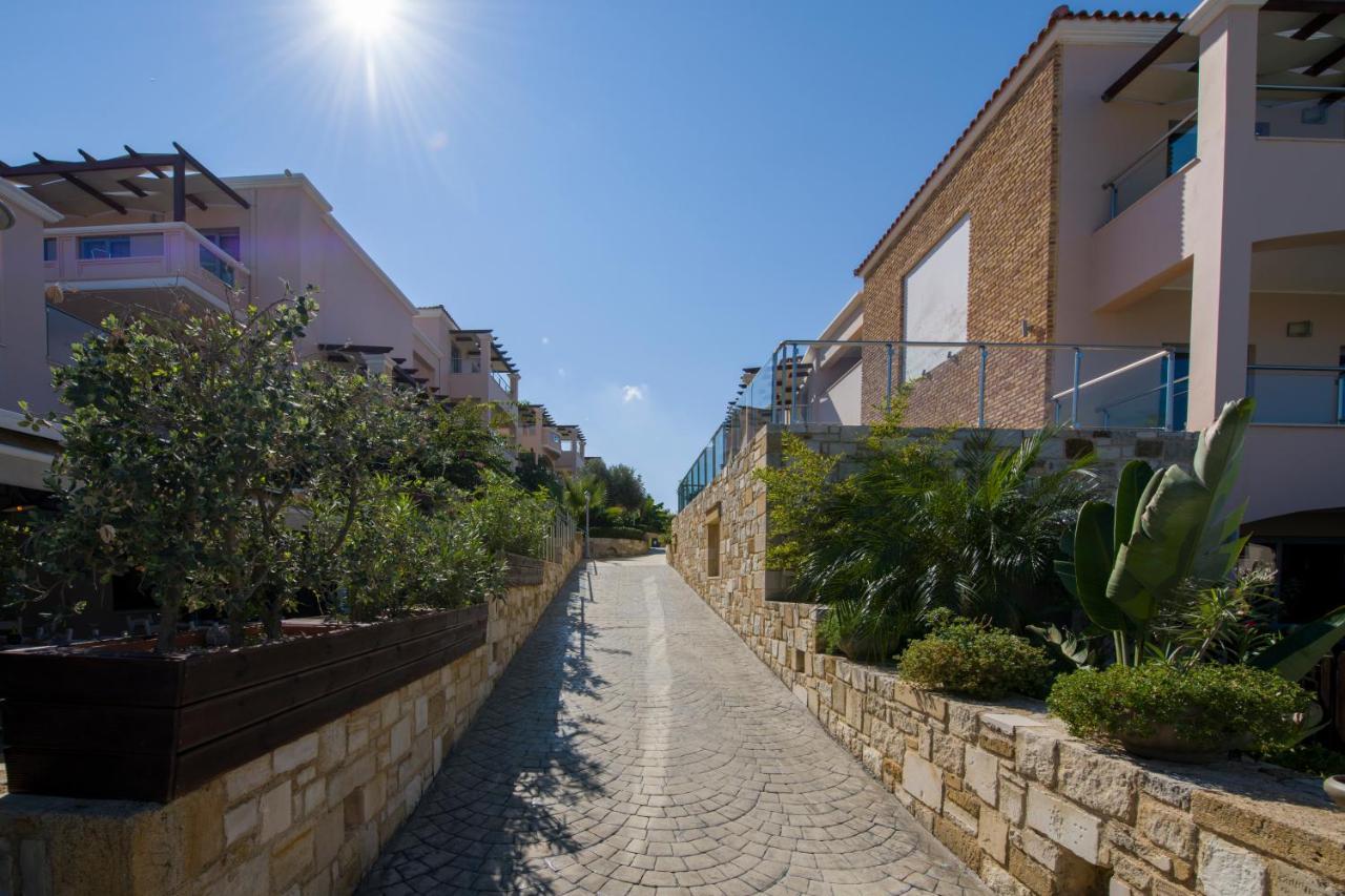 Isida Hotel Agia Marina Exterior photo