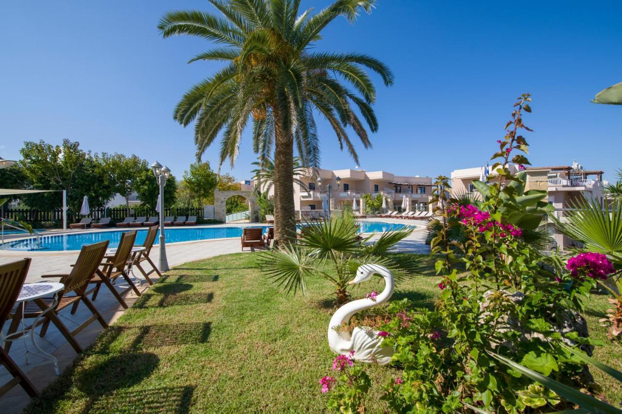 Isida Hotel Agia Marina Exterior photo