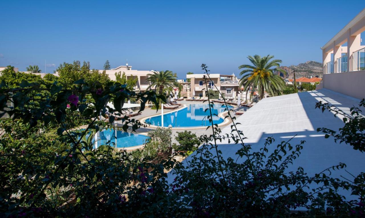 Isida Hotel Agia Marina Exterior photo