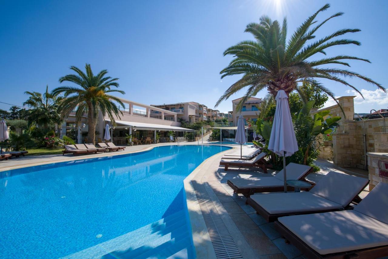 Isida Hotel Agia Marina Exterior photo