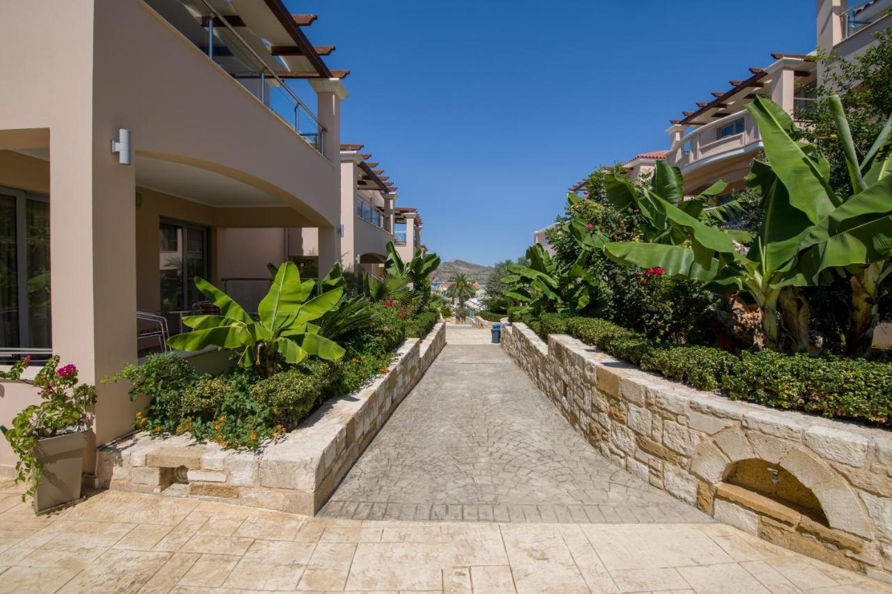 Isida Hotel Agia Marina Exterior photo