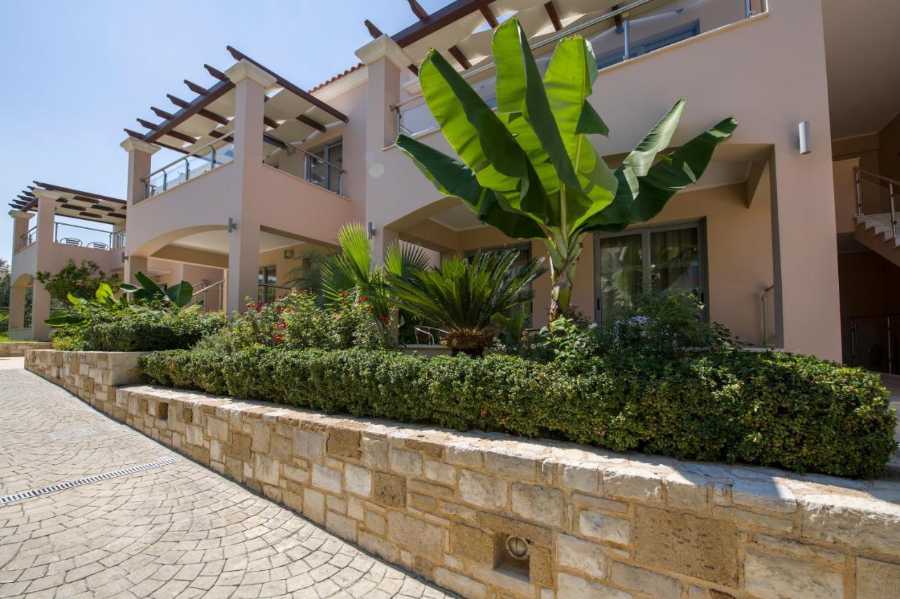 Isida Hotel Agia Marina Exterior photo