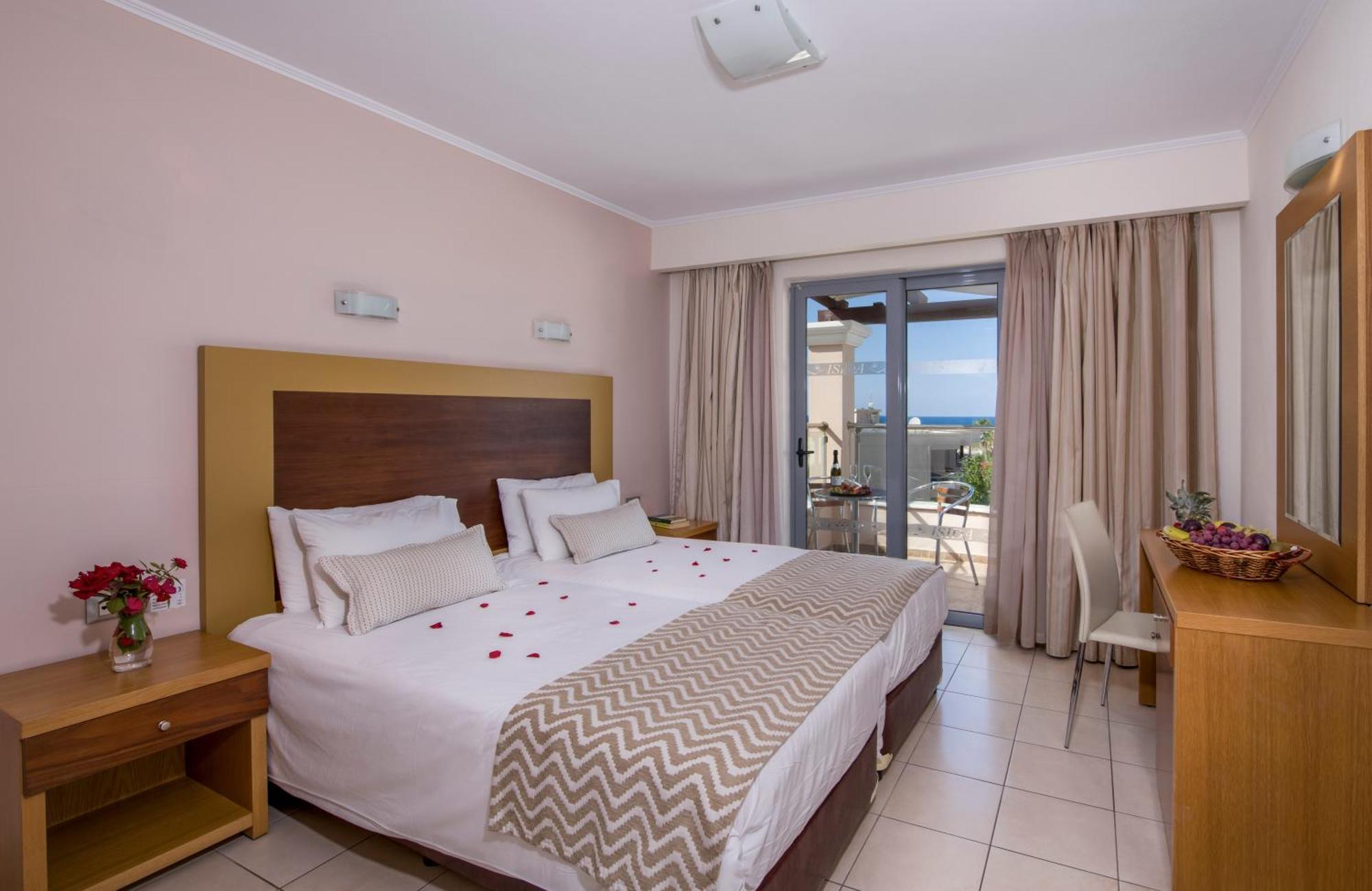 Isida Hotel Agia Marina Exterior photo