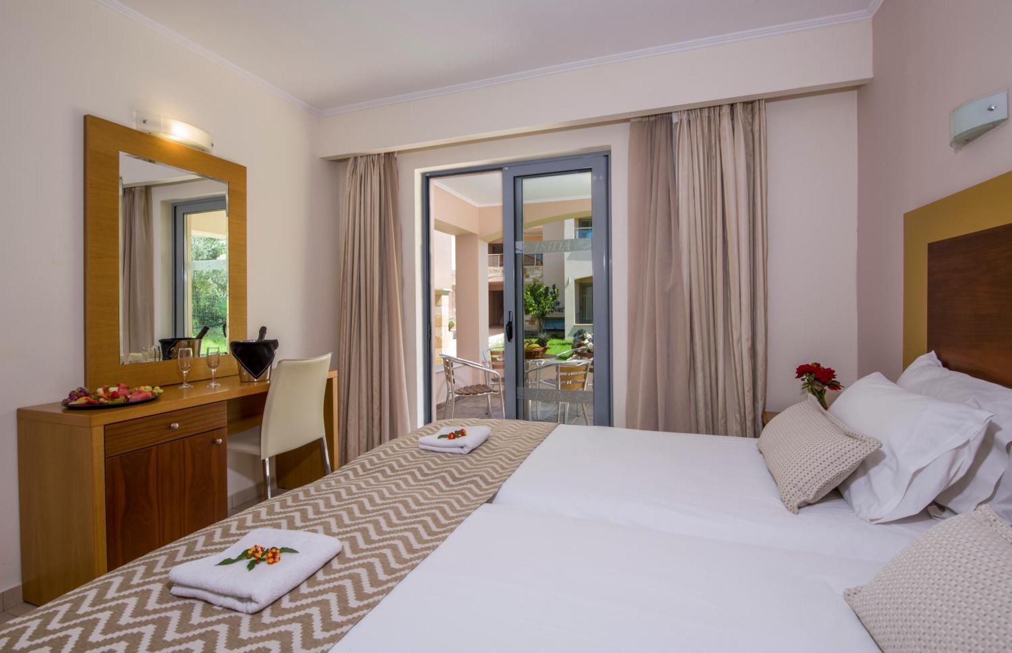 Isida Hotel Agia Marina Room photo